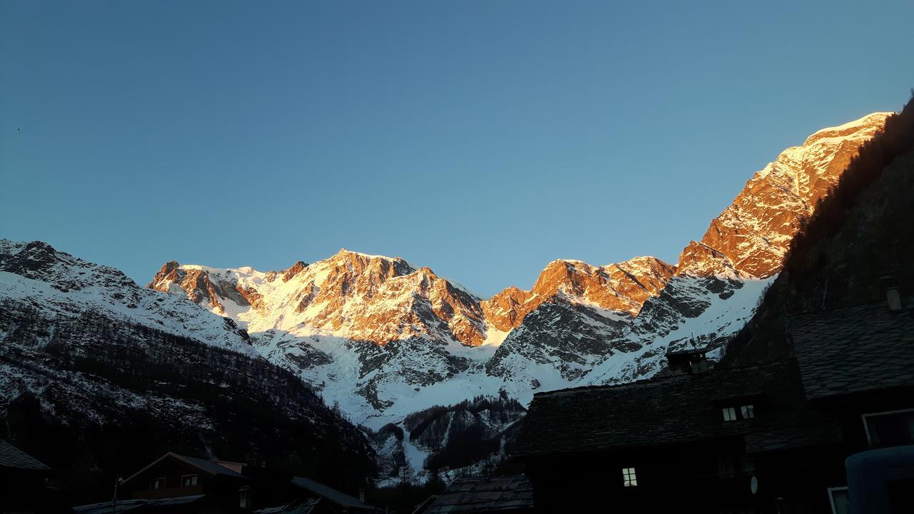 Casa Alpina De Filippi Hotell Macugnaga Eksteriør bilde